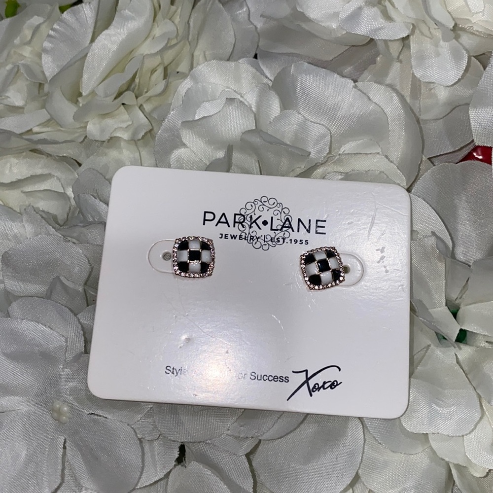 Checkered earrings with crystal border